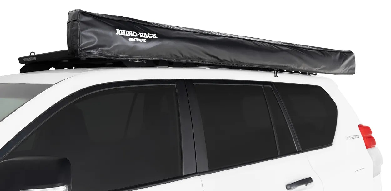 Auvent circulaire Batwing 270° pour véhicule, 2,5m côté droit, avec fixations STOW IT, par RHINO-RACK.