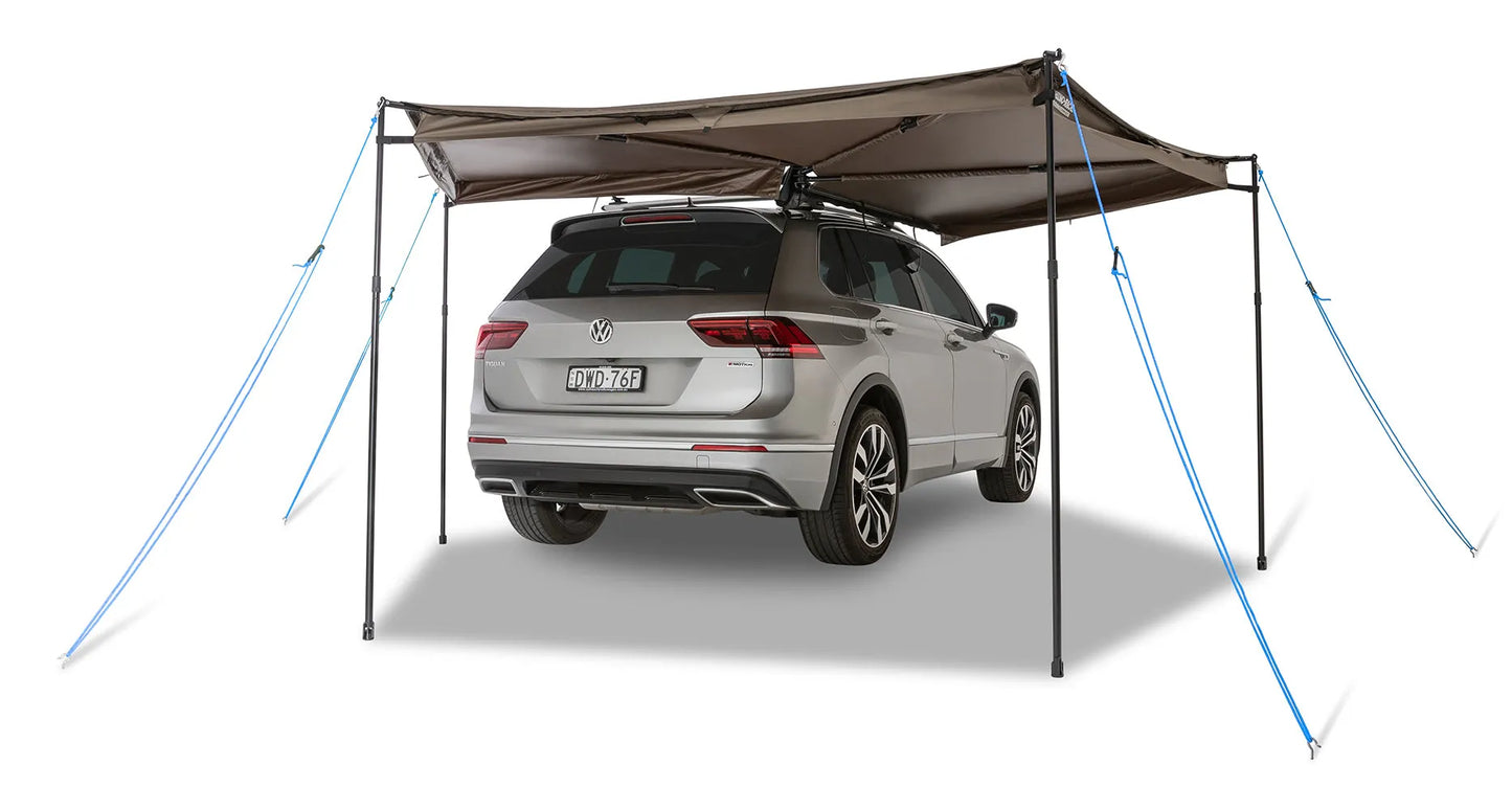 Auvent circulaire 270° Batwing Compact 2m de RHINO-RACK, version droite avec fixations STOW IT, pour véhicule tout-terrain.