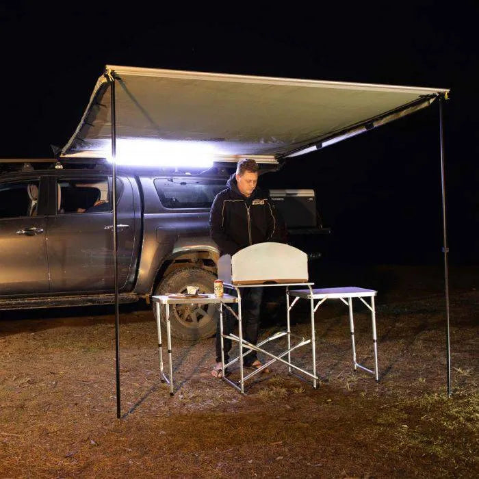 Auvent latéral TJM 4x4 de 2000 x 2500 mm, support robuste et tissu imperméable pour véhicule tout-terrain.