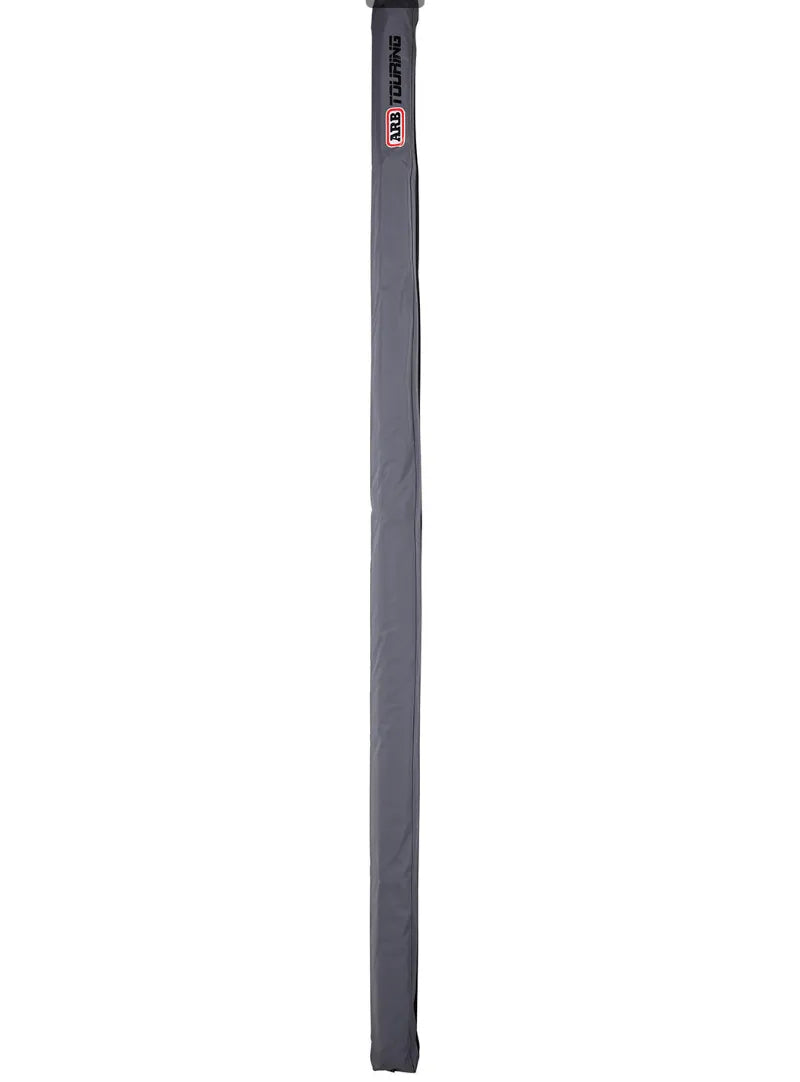 Auvent Touring ARB de 2500x2500mm avec LED intégrée, installation extérieure robuste pour camping et aventure.