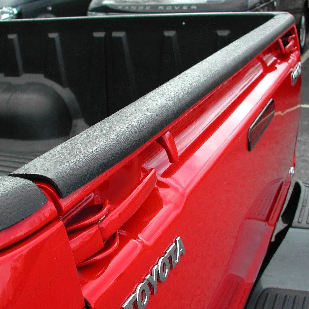 Bac de benne avec rebord pour Toyota Hilux 2016+ cab. Unique PRO-FORM robuste et adapté au véhicule utilitaire.