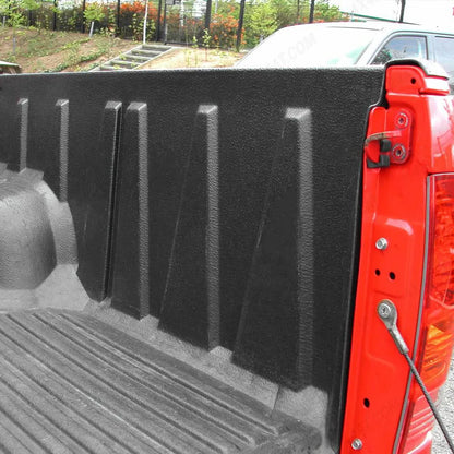 Bac de benne avec rebord pour Toyota Hilux 2016+ cabriole simple, fabriqué par PRO-FORM, adapté pour le transport.