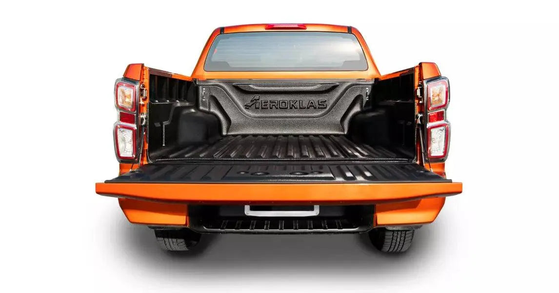 Bac de benne avec rebords pour Isuzu D-Max 2020-2024 Extra Cab, fabriqué par Aeroklas, en métal robuste, vue de côté.