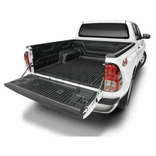 Bac de benne avec rebords pour Toyota Hilux Extra Cab 2016+ de la marque Aeroklas, vue de côté.