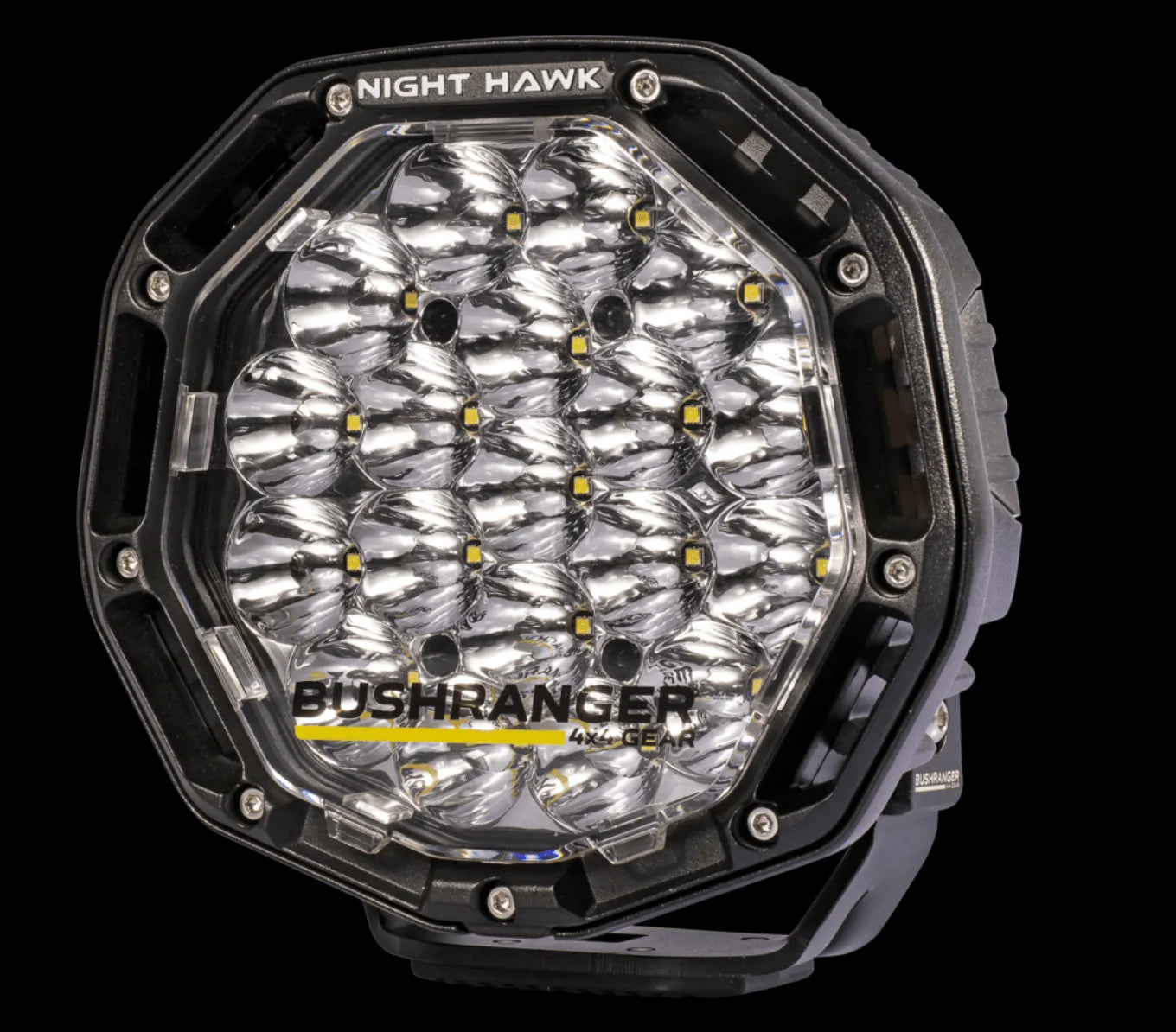 Deux phares LED 7" Bushranger Night Hawk SR avec faisceau inclus, éclairage de conduite robuste pour 4x4 et véhicules tout-terrain.