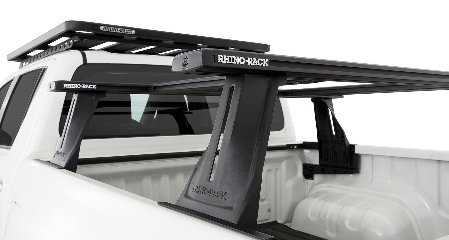 Kit de 2 barres de toit RHINO-RACK pour Toyota Hilux Revo 2015+ avec systèmes Reconn-Deck, longueur 1500 mm, et transversales.