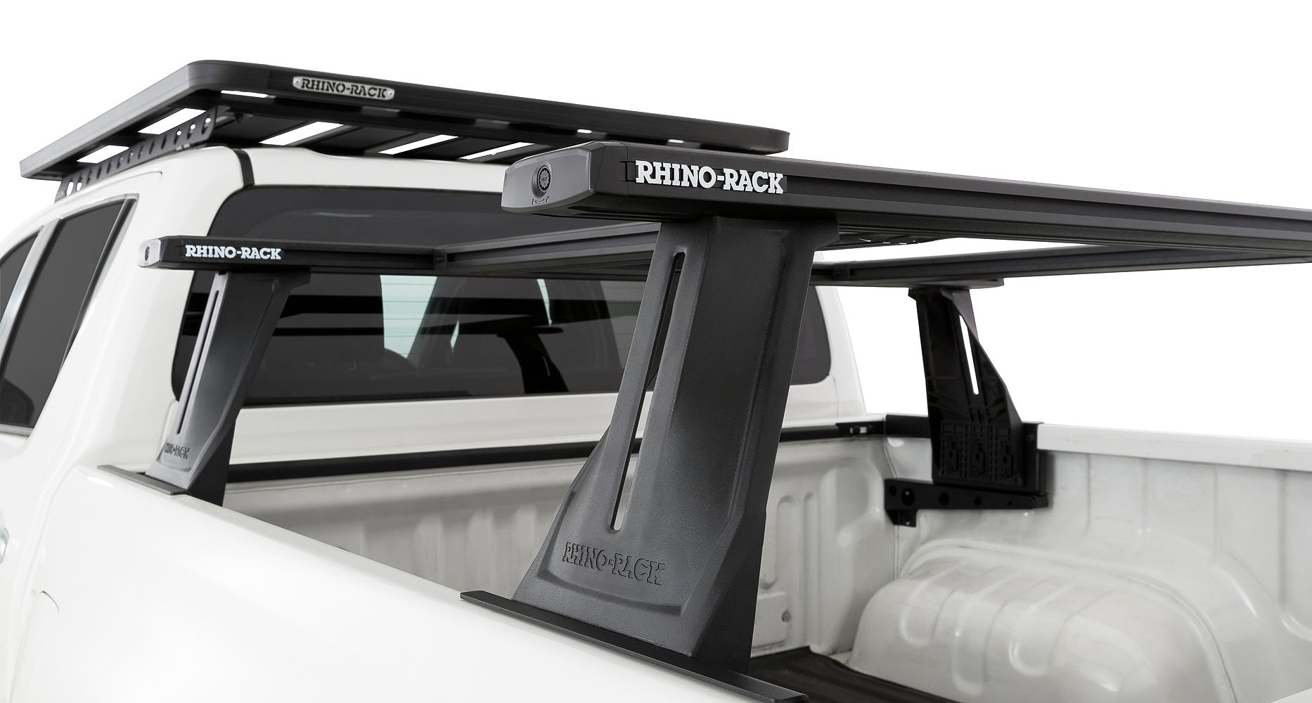 Kit de 2 barres de toit RHINO-RACK pour Toyota Hilux Revo 2015+ avec systèmes Reconn-Deck, longueur 1500 mm, et transversales.