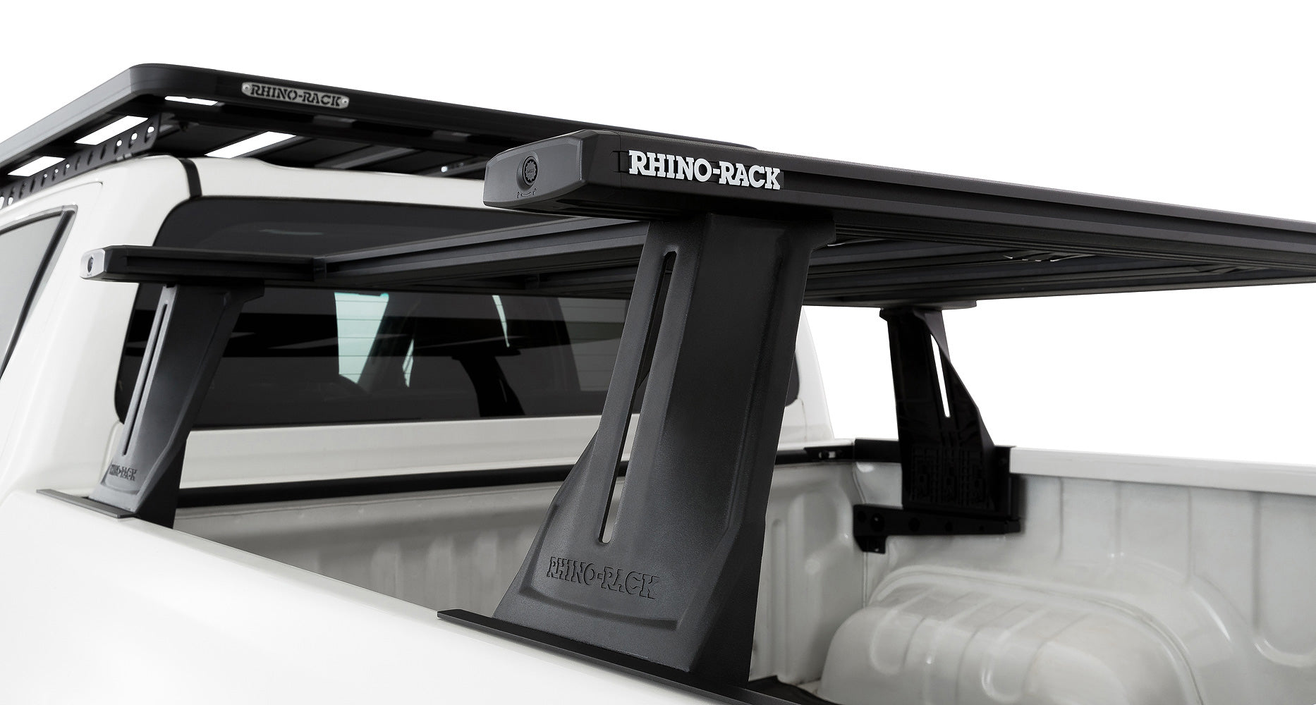 Kit de 2 barres de toit RHINO-RACK pour Toyota Hilux Revo 2015+ avec système Reconn-Deck et 4 transversales.