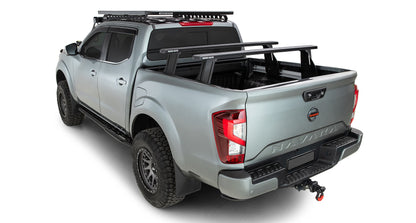 Kit 2 barres de toit Vortex RHINO-RACK pour Nissan Navara NP300 2015+ avec système Reconn-Deck, barres robustes et polyvalentes.