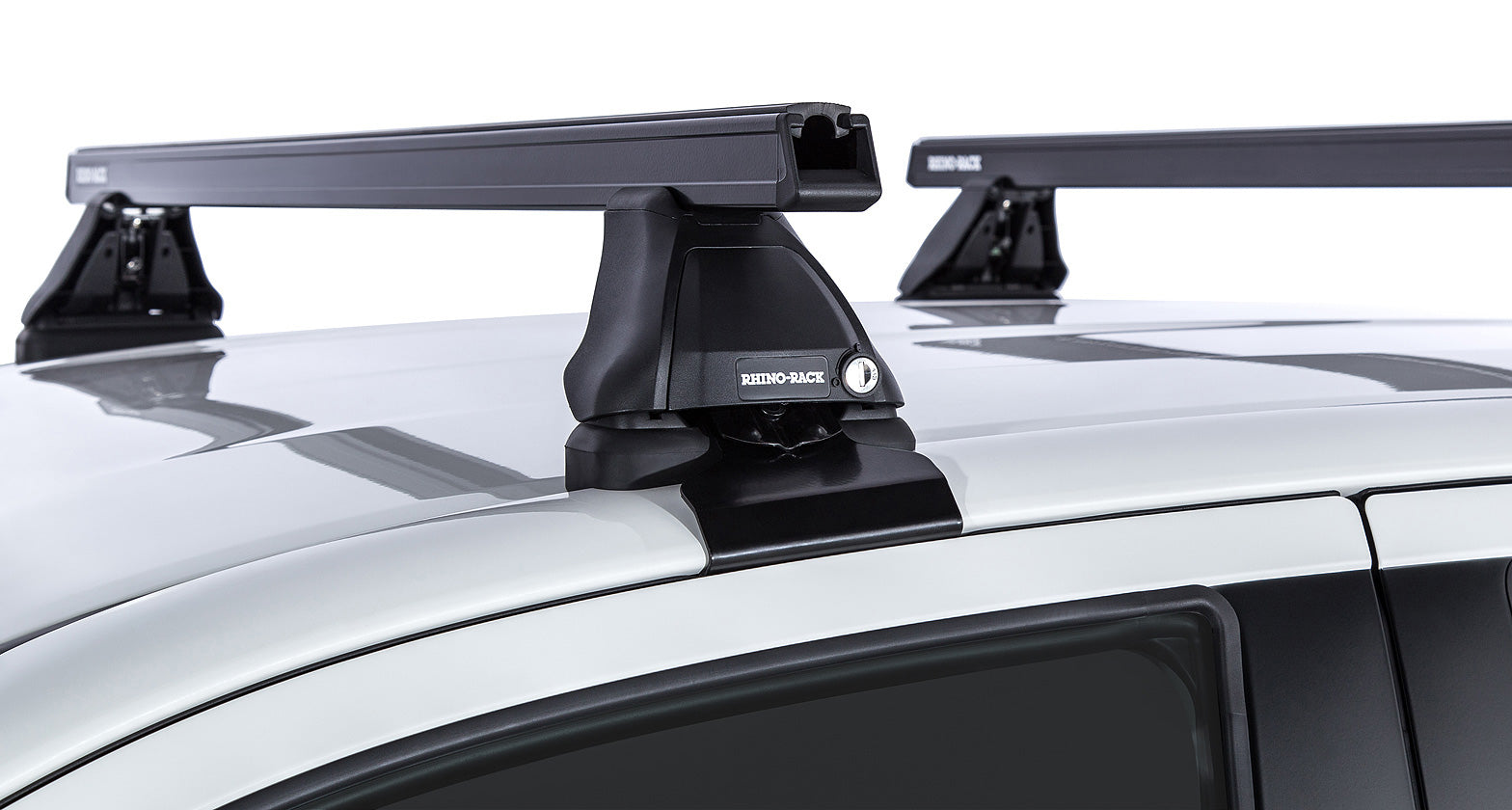 Kit de 2 barres de toit Heavy Duty noires RHINO-RACK pour Toyota Hilux Revo 2015+, série 2500, 1250mm, robustes et durables.