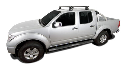 Kit 2 barres de toit Rhino-Rack Heavy Duty noires de 1375mm pour Nissan Navara D40 2005-2015, série 2500, montage robuste.