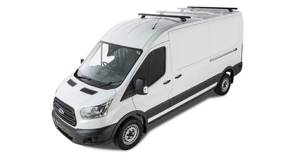 Kit 2 barres de toit noires Heavy Duty 1800mm avec pieds pour Ford Transit 2014+ de la marque RHINO-RACK, vue en gros plan.