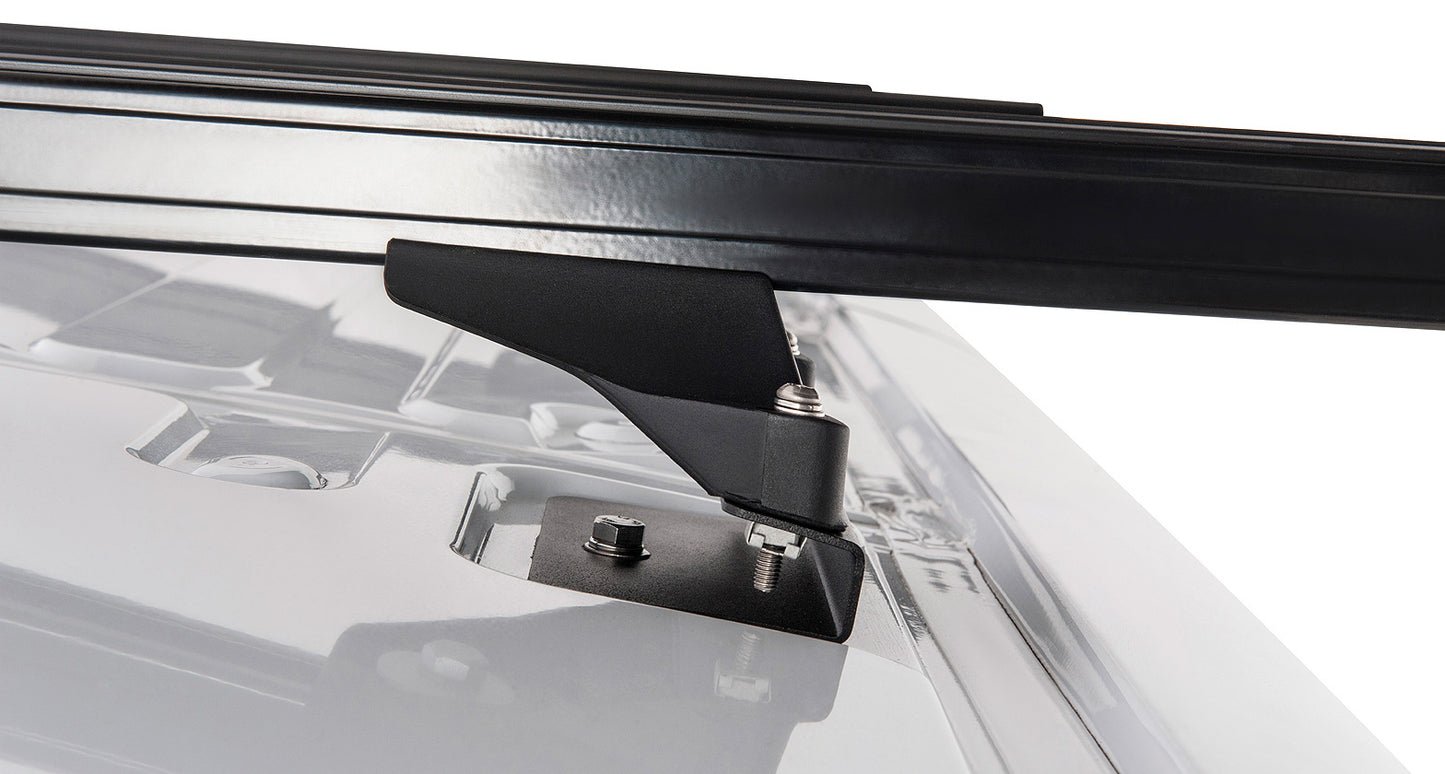 Kit de 2 barres de toit noires Heavy Duty 1800mm avec pieds pour Ford Transit 2014+ de la marque RHINO-RACK, fixation solide.