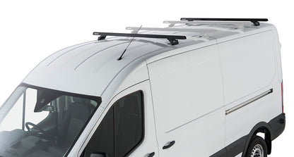 Kit 2 barres de toit noires Heavy Duty 1800mm avec pieds pour Ford Transit 2014+ de la marque RHINO-RACK, vues de face.