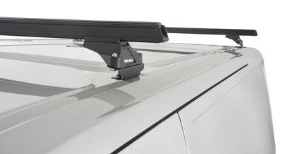Kit de 2 barres de toit noires Heavy Duty RHINO-RACK pour Ford Transit Custom 2014+ avec pieds, fixation solide et robuste.