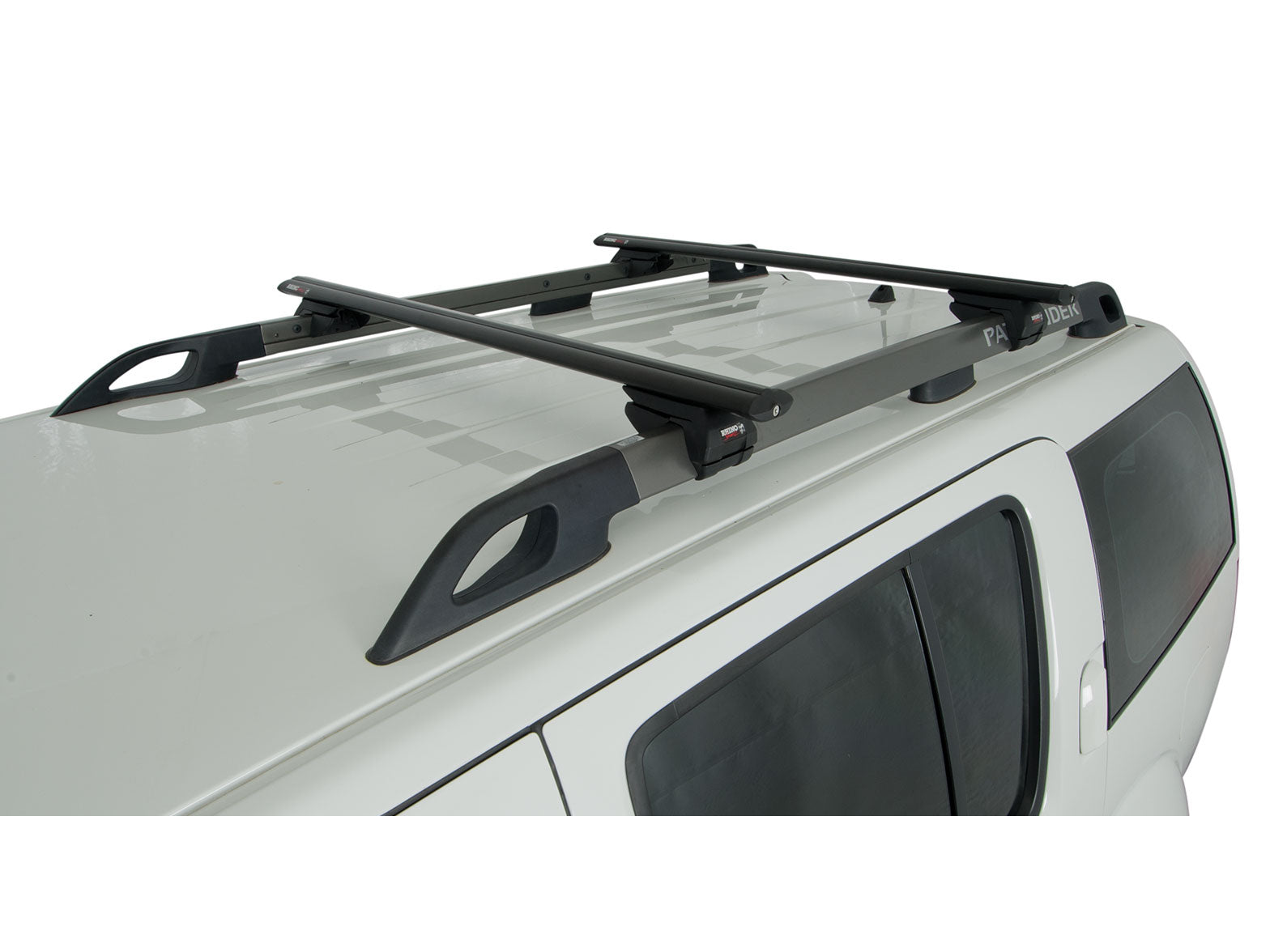 Kit 2 barres de toit RHINO-RACK Sportz de 1180mm pour Nissan Pathfinder 2005-2013, vues des barres de toit installées sur le véhicule.