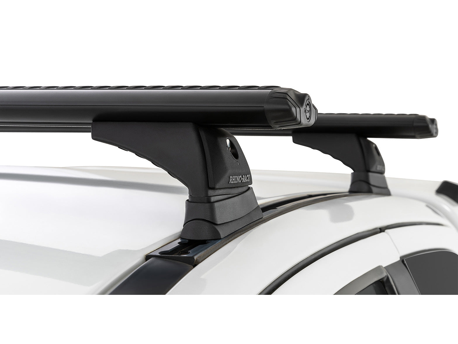 Kit de 2 barres de toit Rhino-Rack Sportz 1260mm pour Ford Ranger T6 T7 T8 Super Cab 2011-2022, vue des barres installées.