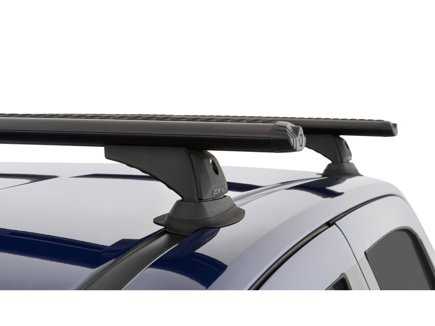 Kit de 2 barres de toit RHINO-RACK Sportz 1260mm pour Isuzu D-Max Double Cab 2012, montage visible sur le véhicule.