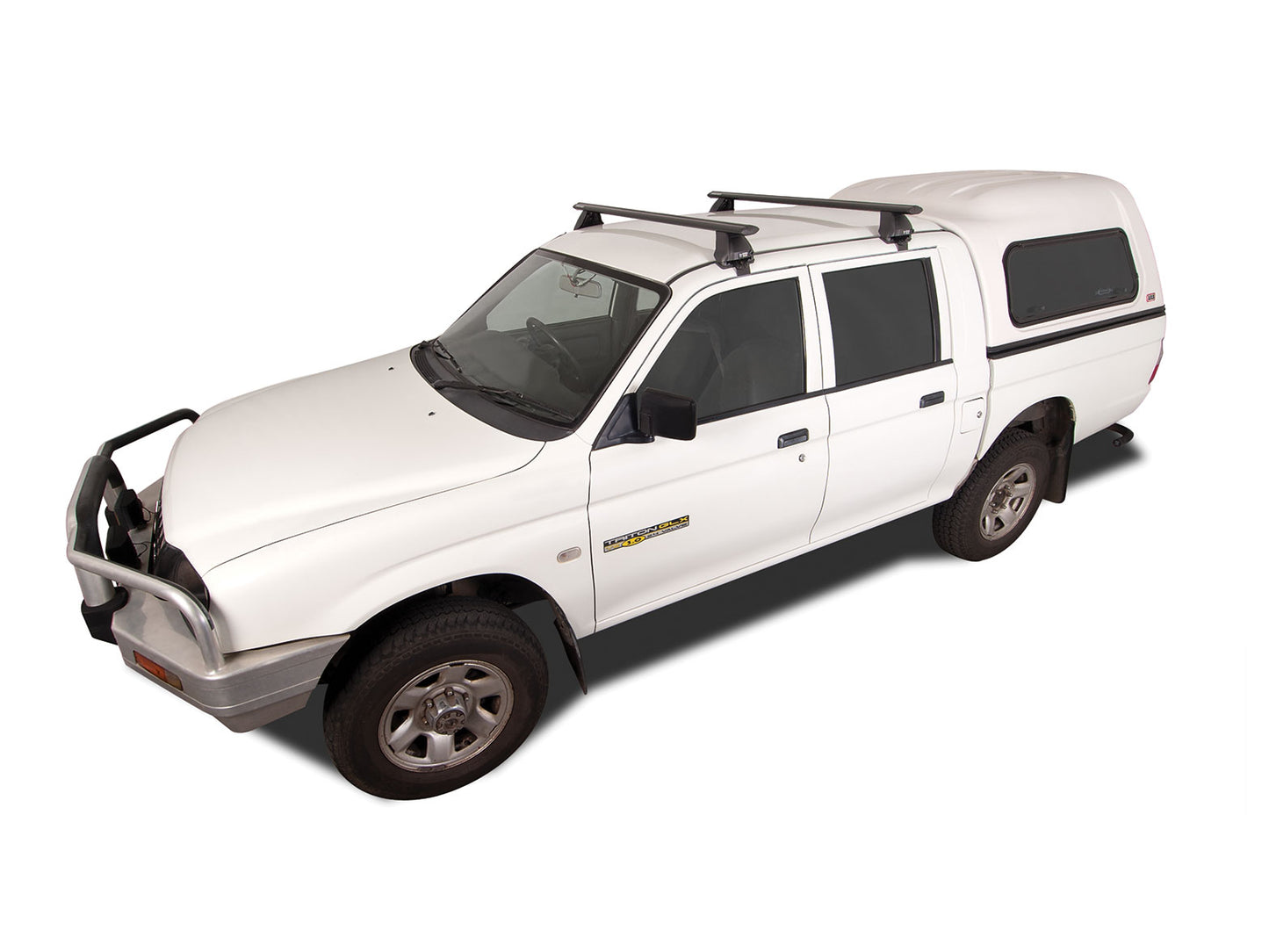 Kit de 2 barres de toit Rhino-Rack Sportz 1260mm pour Mitsubishi L200 K74 Double Cab 1996-2006, fixation solide et robuste.