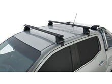 Kit de 2 barres de toit RHINO-RACK Sportz 1260mm pour Nissan Navara D23 NP300 Double Cab 2015+ sur le toit du véhicule.