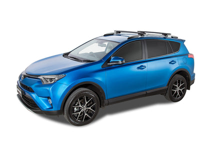 Kit 2 barres de toit Rhino-Rack Sportz 1260mm pour Toyota RAV4 2012-2019, fixations et supports visibles.