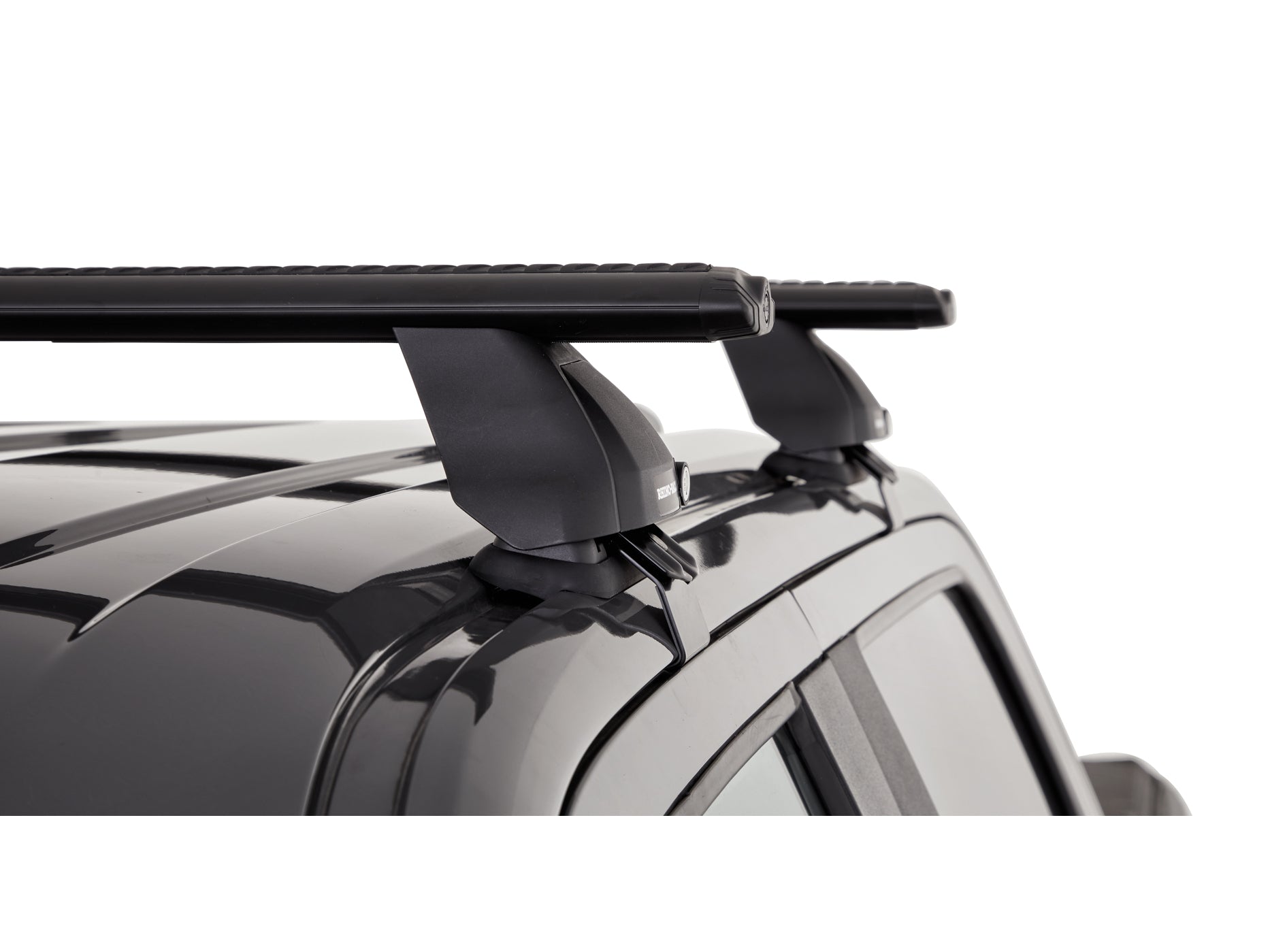 Kit de 2 barres de toit RHINO-RACK Sportz 1500mm pour Ford F150 Super Cab 2015+, montées sur le toit du véhicule.
