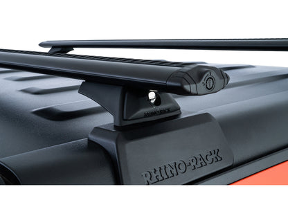 Deux barres de toit RHINO-RACK Sportz de 1500mm pour Jeep Gladiator JT 2020+, adaptées pour le transport de charges sur le toit.