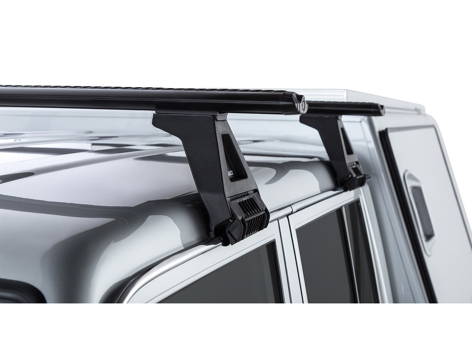 Kit de 2 barres de toit RHINO-RACK Sportz 1500mm pour Toyota Land Cruiser HZJ79 GRJ79 double cab, barres robustes et résistantes.