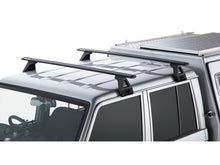Kit 2 barres de toit Sportz 1500mm pour Toyota Land Cruiser HZJ79 GRJ79 double cab, marque Rhino-Rack, fixation solide et robuste.