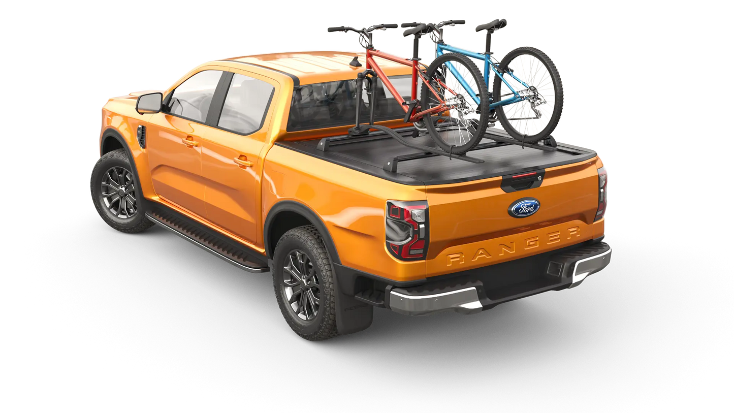 Kit de 2 barres de toit cargo MountainTop pour Ford Ranger et VW Amarok 2023+, montées sur le toit du véhicule.