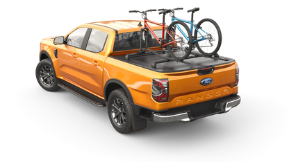 Kit de 2 barres de toit cargo MountainTop pour Ford Ranger et VW Amarok 2023+, montées sur le toit du véhicule.