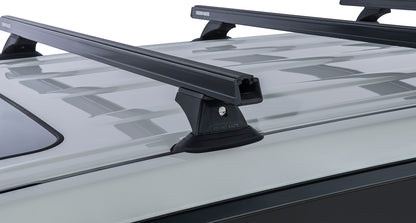 Kit 3 barres de toit noires RHINO-RACK pour Toyota Land Cruiser série 200 2007-2021, avec pieds et fixation robuste.