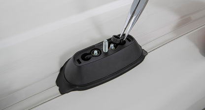 Kit de 3 barres de toit noires RHINO-RACK de 1650mm avec pieds pour Toyota Hiace Gen VI 2019+, robuste et heavy duty.