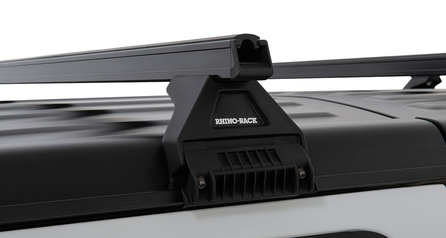 Kit de 3 barres de toit noires Heavy Duty de 1500mm avec pieds RL110 pour Jeep Wrangler JL 2019+ de la marque RHINO-RACK.