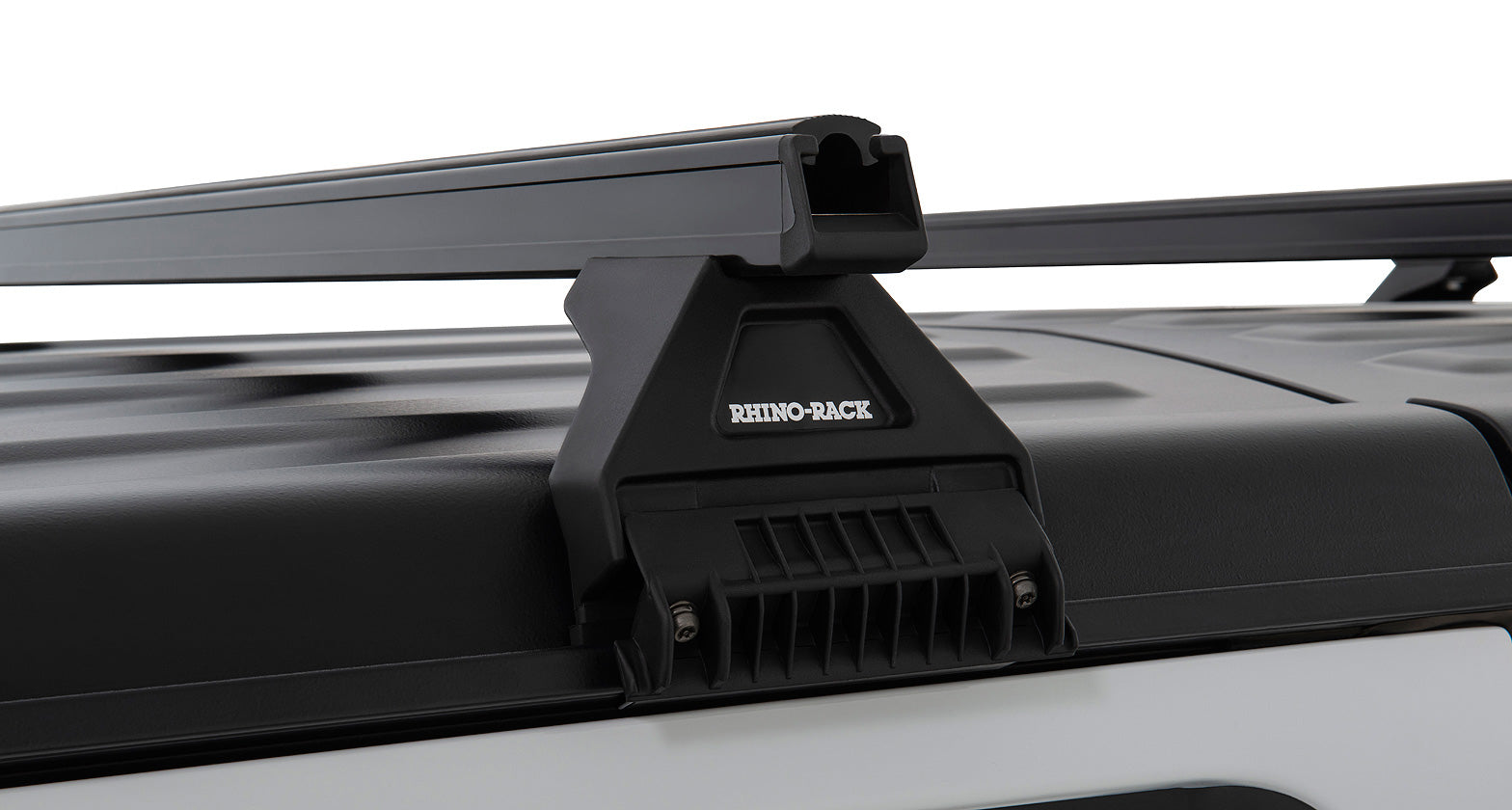 Kit de 3 barres de toit noires Heavy Duty de 1500mm avec pieds RL110 pour Jeep Wrangler JL 2019+ de la marque RHINO-RACK.