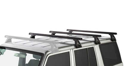 Kit de 3 barres de toit noires Heavy Duty 1500mm avec pieds pour Toyota Land Cruiser série 76 2007+ de la marque RHINO-RACK.