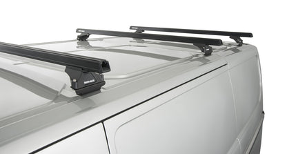 Kit 3 barres de toit noires Heavy Duty RHINO-RACK avec pieds pour Ford Transit Custom 2014+ visible dans l’image.