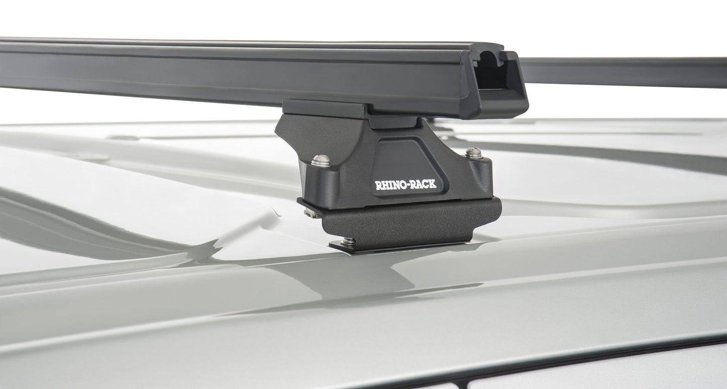 Kit de 3 barres de toit noires Heavy Duty RHINO-RACK avec pieds pour Ford Transit Custom 2014+ visible sur le toit du véhicule.