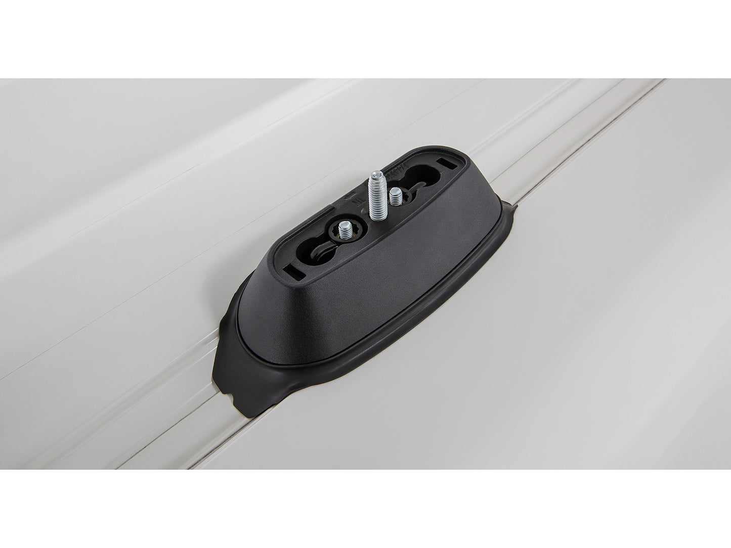 Kit de 3 barres de toit Rhino-Rack Sportz 1650mm pour Toyota Hiace 2019+, en métal noir, prêtes à être installées.