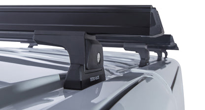 Kit de 4 barres de toit noires de 1650mm Heavy Duty RHINO-RACK pour Renault Trafic X82 2015+ avec pieds RLT600.
