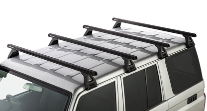 Kit de 4 barres de toit noires Heavy Duty de 1500mm avec pieds pour Toyota Land Cruiser série 76 2007+ de la marque RHINO-RACK.