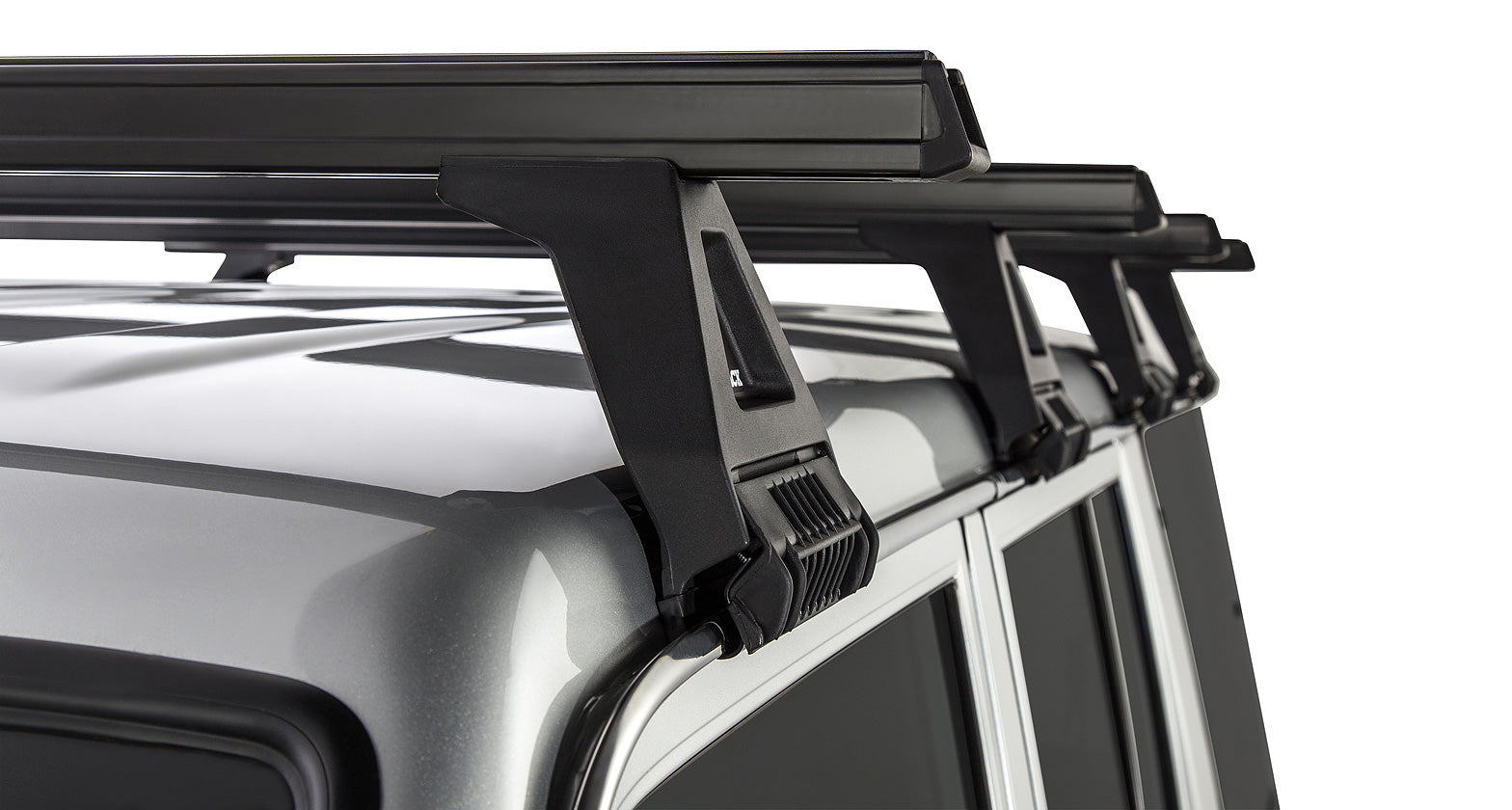 Kit de 4 barres de toit noires Heavy Duty 1500mm avec pieds pour Toyota Land Cruiser série 76 2007+ de la marque RHINO-RACK.