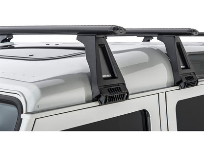 Kit de 4 barres de toit Rhino-Rack Sportz 1500mm pour Land Rover Defender 110 1993-2020, fixation solide et durable.