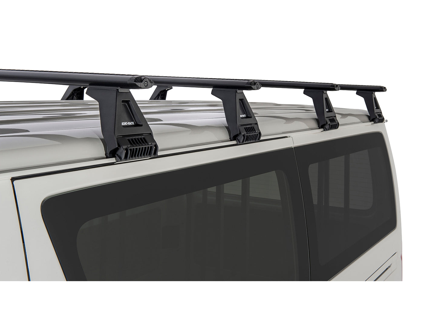 Kit de 4 barres de toit Rhino-Rack Sportz 1500mm pour Toyota Hiace 1989-2019, montées sur le toit du véhicule.