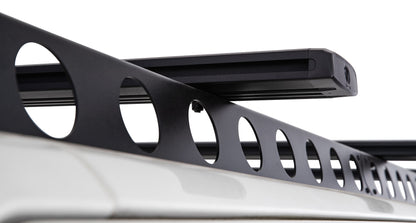 Kit de 4 barres de toit RHINO-RACK Reconn-Deck pour système de fixation, visibles sur la voiture.