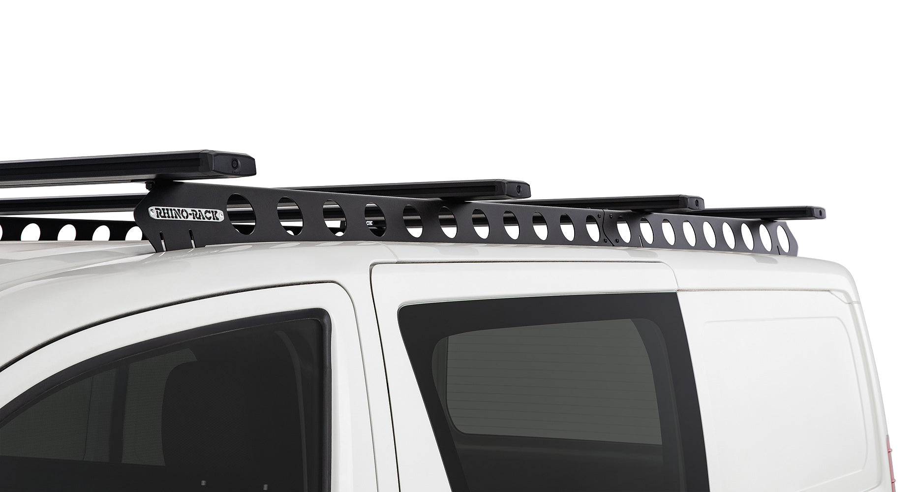 Kit de 4 barres de toit Rhino-Rack Reconn-Deck pour véhicule, en métal robuste, installé sur le toit.