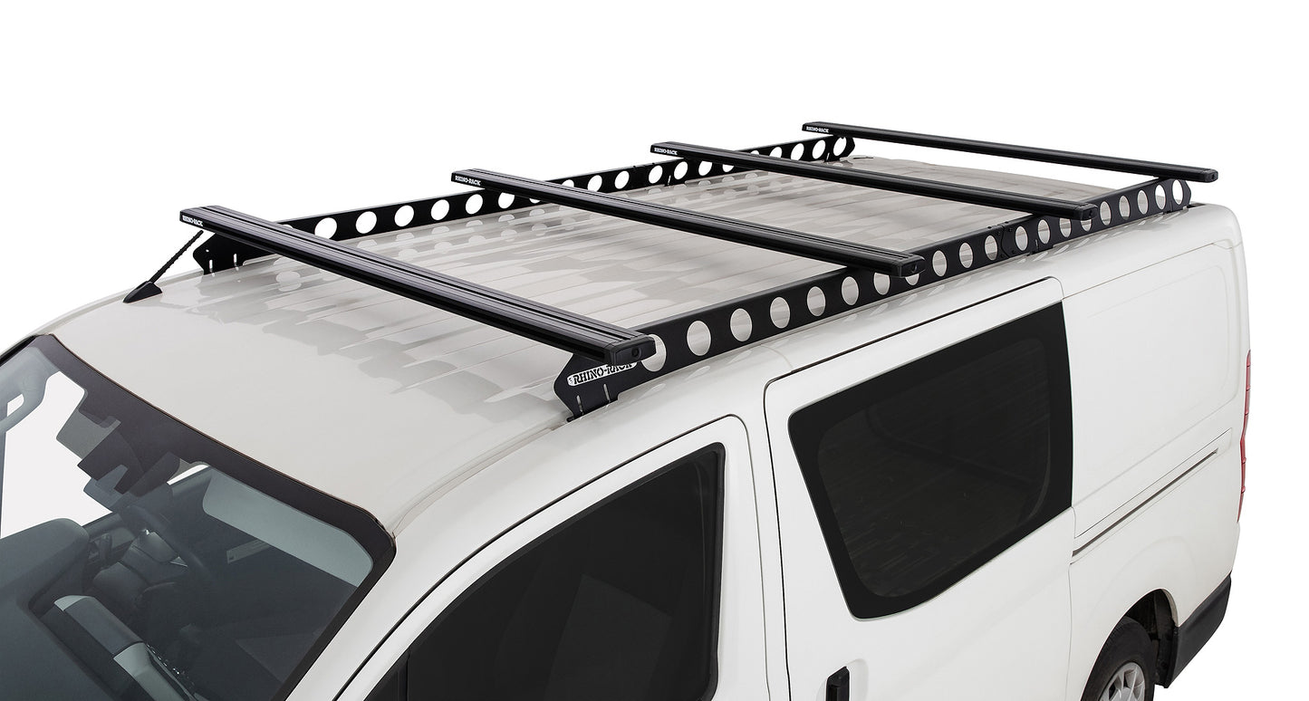 Kit de 4 barres de toit Rhino-Rack Reconn-Deck pour système de transport, visible avec fixation et profil en aluminium.