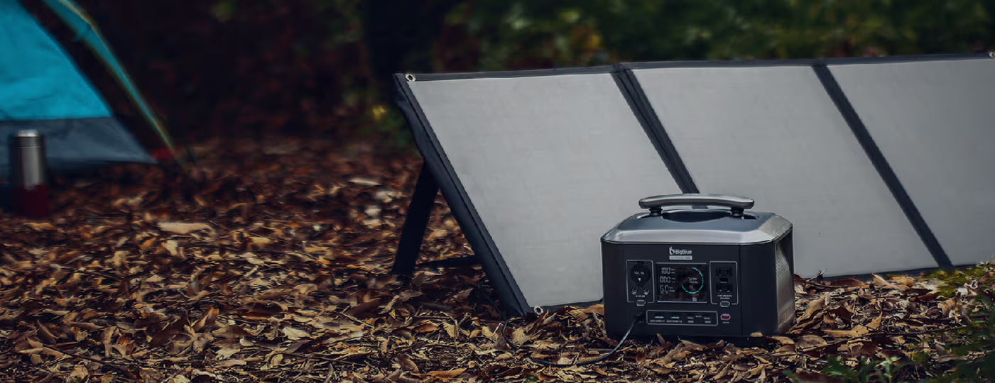 Batterie portable BigBlue CellPowa 600 de Xperts 4x4 avec 537Wh LiFePO4 et puissance de 600W, connecteurs visibles.