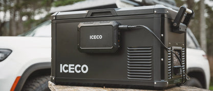 Batterie portable ICECO Magnetic 250Wh pour frigo et appareils électroniques, compact et léger, en noir avec câbles inclus.