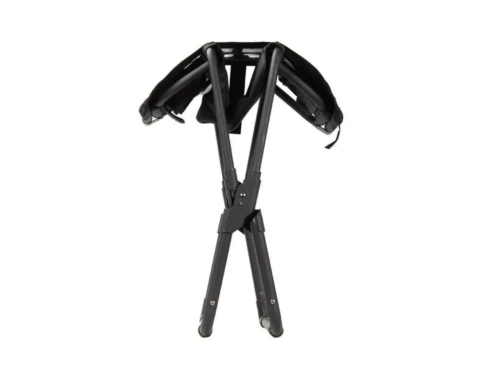 Chaise de camping pliante et compacte de la marque Front Runner, idéale pour l'extérieur et les activités en plein air.